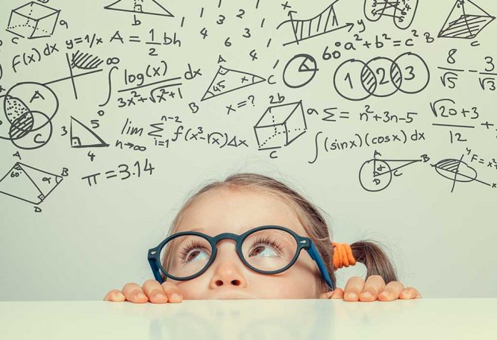 7 Tips Ini Akan Membantu Anak Anda Bertahan dari Matematika - Baik Mereka Menyukainya atau Membencinya!