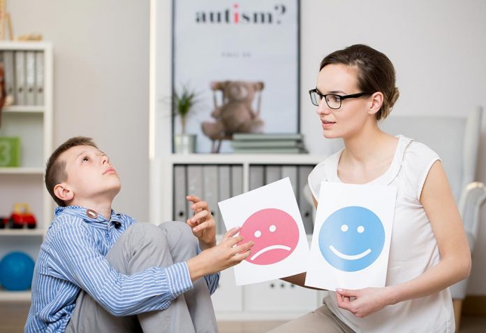 10 Tips Agar Anak Autistik Anda Bisa Berbicara