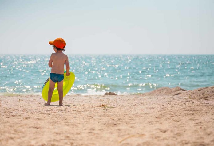 Tips Penting Keamanan Pantai untuk Anak