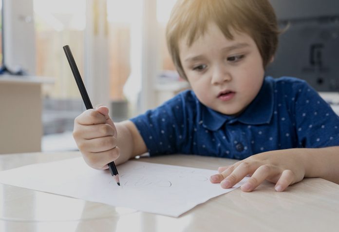 Cara Mengajari Anak Anda Menulis Nama - 10 Cara Menyenangkan