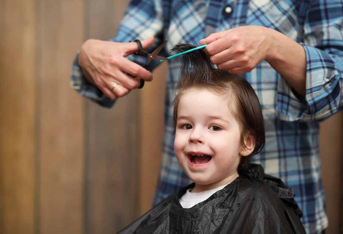 Cara Memotong Rambut Balita dan Anak di Rumah