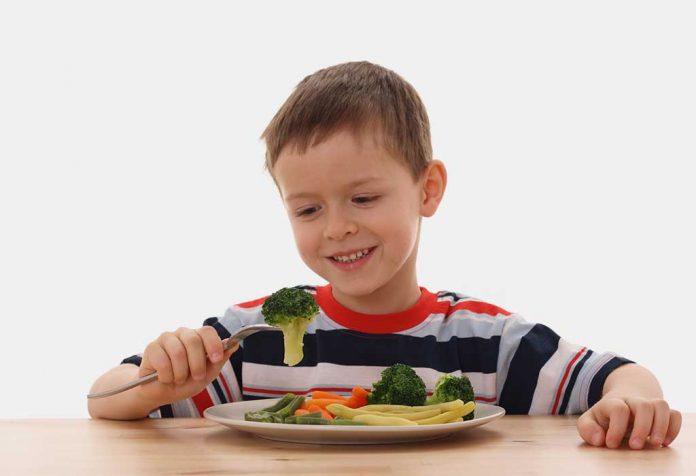 9 Makanan Yang Harus Menjadi Bagian dari Diet Anak Anda yang Tumbuh