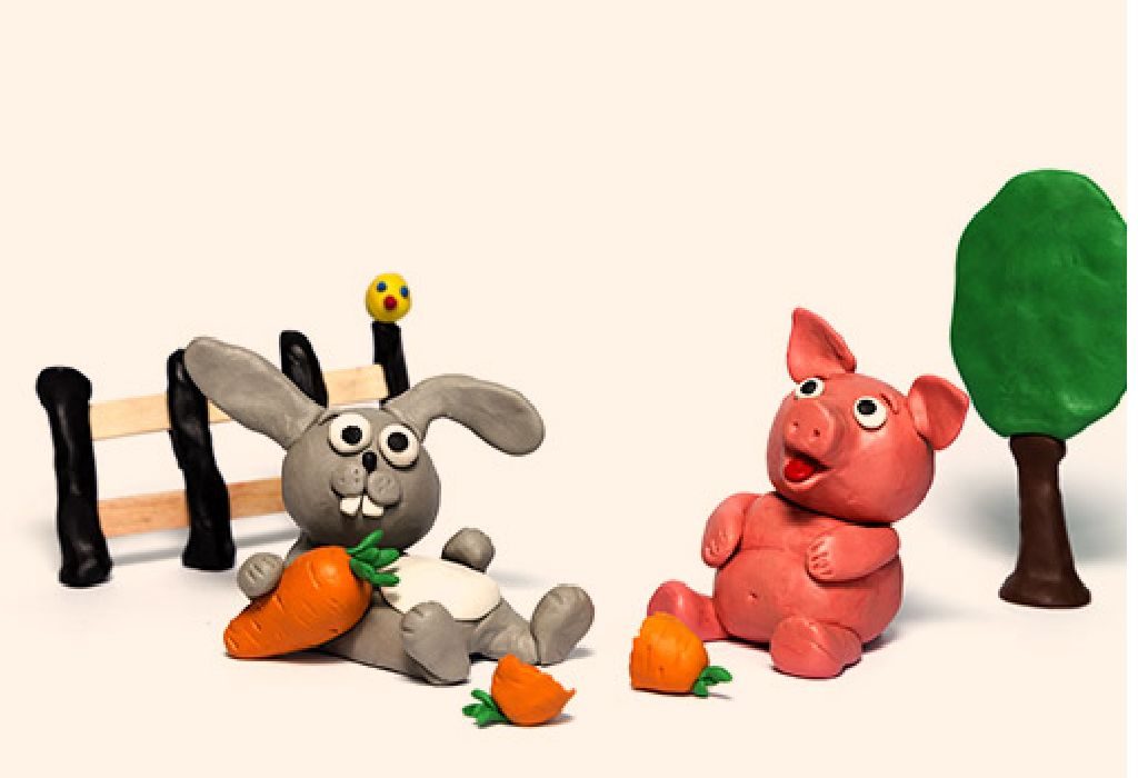 Adegan menggemaskan dari dua teman kelinci yang sedang mengunyah