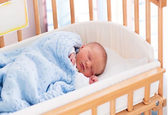 Saat Bayi Anda Menolak Tidur di Tempat Tidur Bayi