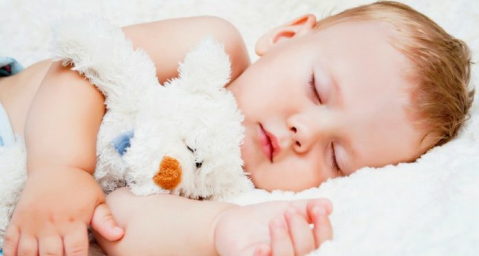 Apakah Tidur Bayi Anda Cukup untuk Usianya?  5 Tips Membantu Bayi Anda Tidur dengan Tenang!