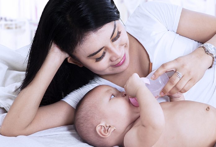 apakah bayi yang disusui atau diberi susu formula membutuhkan air, dokter menyarankan setiap ibu harus mengikuti aturan ini
