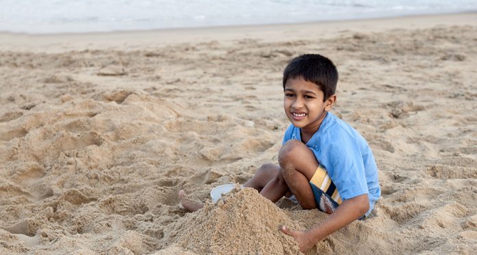 ide belajar yang menyenangkan untuk anak-anak menggunakan pasir dan air