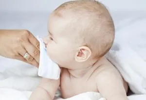 Bayi dengan hidung tersumbat