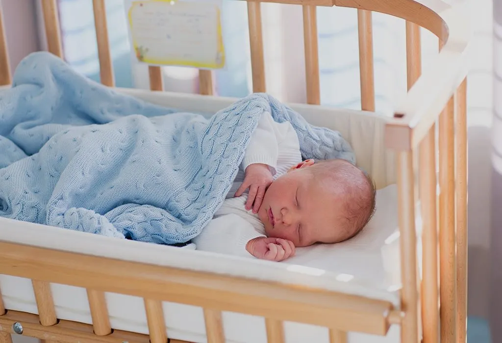 Tempat Tidur Bayi di Samping Tempat Tidur
