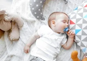 Cara Efektif Menghentikan Mengisap Jempol Pada Bayi