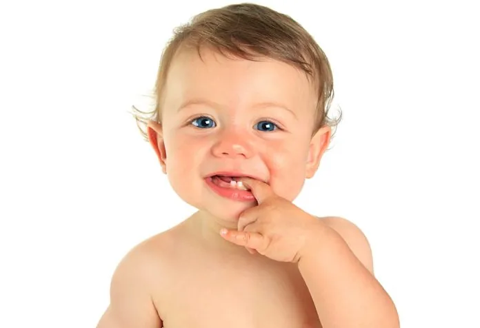 Tumbuh Gigi pada Bayi - Tanda & Pengobatan Rumah
