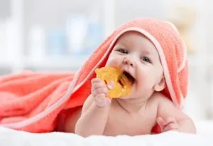 Tumbuh Gigi pada Bayi – Tanda &amp; Pengobatan Rumah