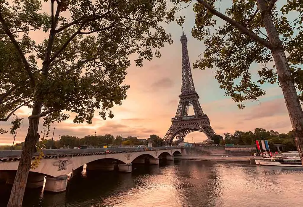 Mengapa Menara Eiffel Terkenal?