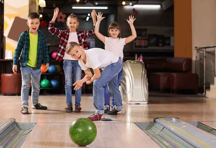 Cara Menyelenggarakan Pesta Bowling yang Menakjubkan untuk Anak-Anak