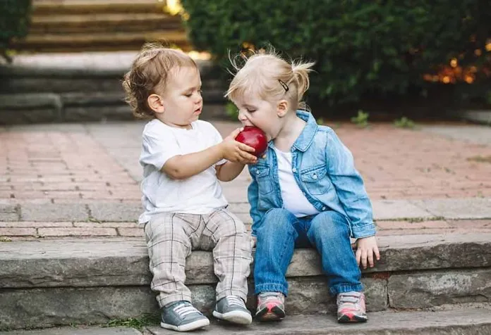 25 Kutipan Kebaikan Untuk Anak-Anak Yang Akan Mengajarkan Mereka Tentang Empati dan Perhatian