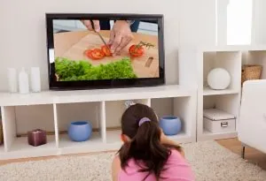 Anak Belajar Memasak dengan TV