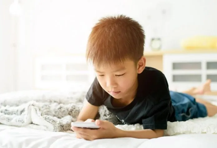 Efek Berbahaya Smartphone pada Anak