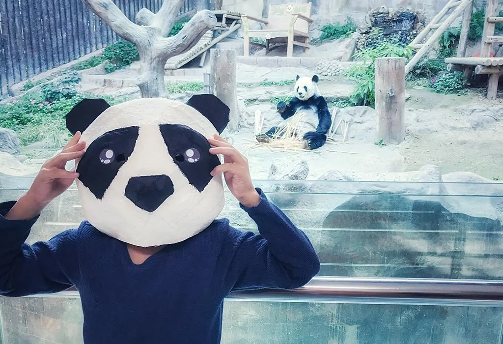 Topeng Panda yang Menyenangkan