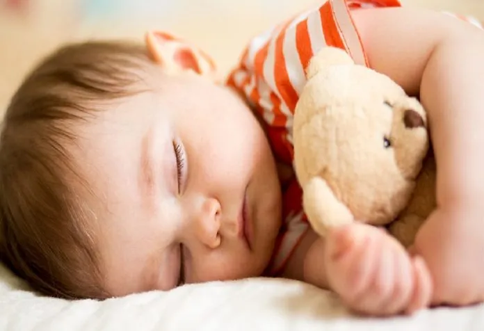 Tidur dengan mainan lunak berbahaya bagi bayi