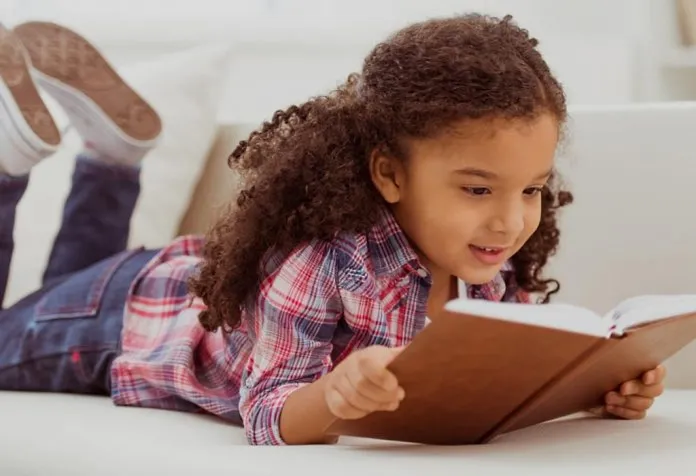 15 Permainan dan Kegiatan Membaca yang Menarik untuk Anak