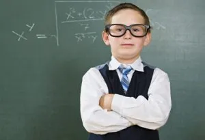 Seorang anak laki-laki berpakaian seperti nerd