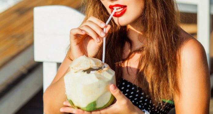 apakah air kelapa adalah minuman terbaik untuk menurunkan berat badan?