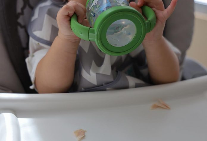 Review: Babyhug Sipper Cup dengan Gagang Kembar - Sangat Lucu, dan Mudah Digenggam!