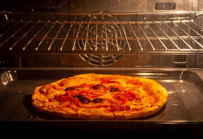 Apa Metode Berbeda untuk Memanaskan Pizza?