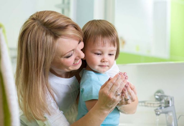 Cara Mengajarkan Si Kecil tentang Kebersihan dengan Cara yang Menyenangkan