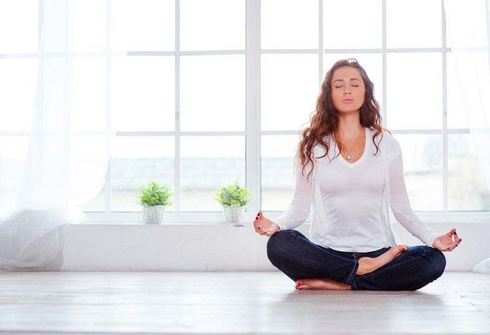 Bagaimana Meditasi Membantu Saya Menyembuhkan Setelah Melahirkan