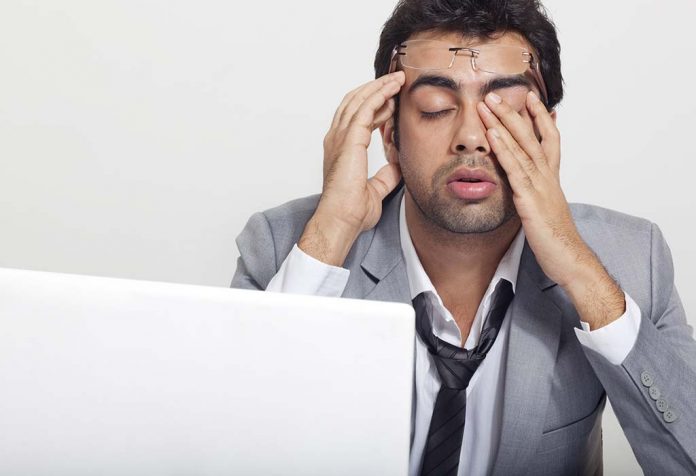 Merasa Mengantuk di Tempat Kerja - Cobalah 10 Tips Ini untuk Membantu Anda Tetap Terjaga