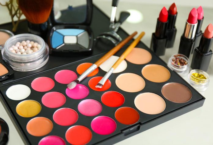 Makeup Bag Essentials- Produk Rias Yang Harus Dimiliki Setiap Tas Wanita
