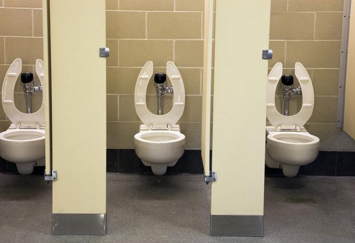 4 Bahaya Menggunakan Toilet Umum dan Bagaimana Anda Dapat Tetap Aman