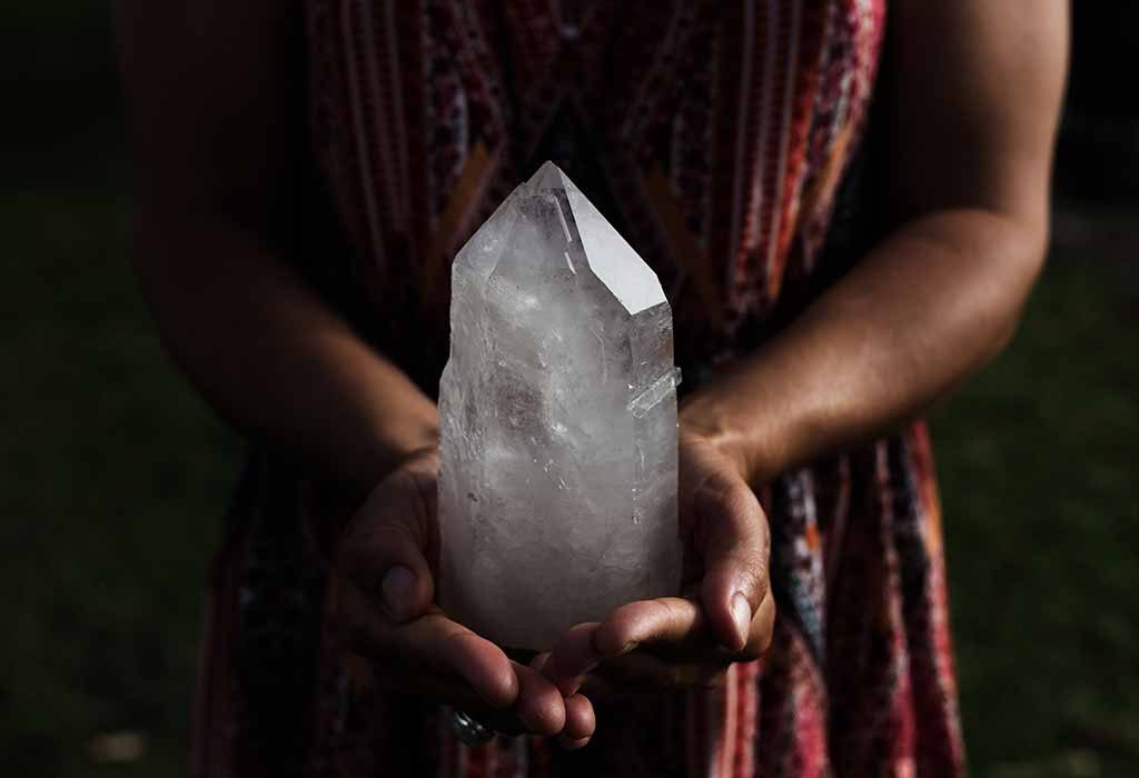 bagaimana kristal membantu dalam penyembuhan?