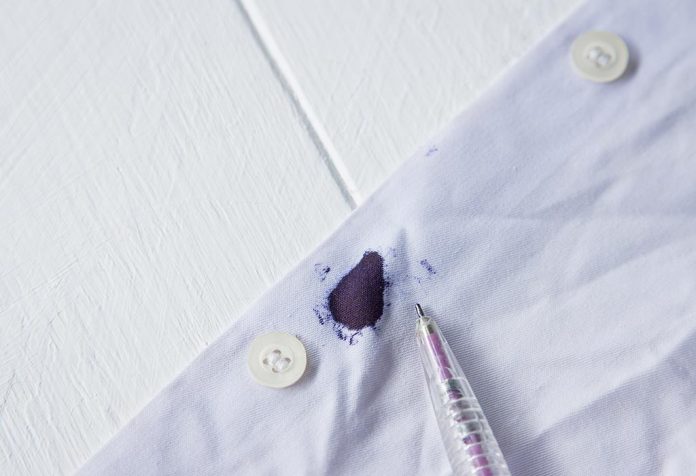 cara menghilangkan noda tinta di baju