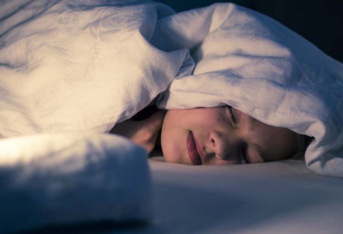15 Manfaat Terbukti Tidur Tanpa Bantal