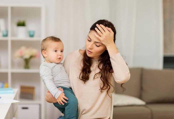 5 Gejala yang Membuktikan Anda Bosan Sebagai Seorang Ibu
