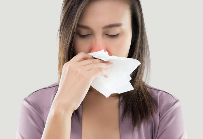 wanita dengan alergi debu