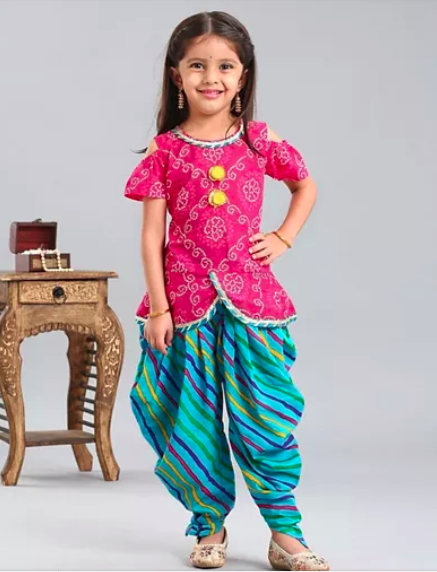 Pakaian Indo-Barat dan Fusion untuk anak perempuan