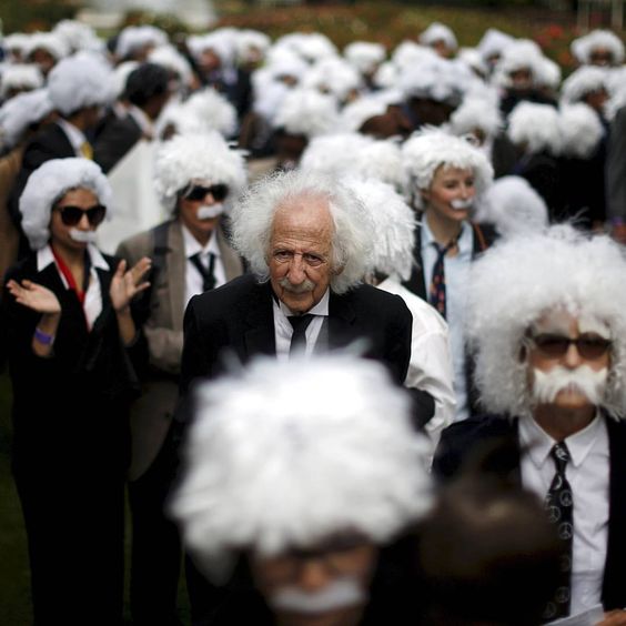 Pertemuan Terbesar Orang Berpakaian seperti Albert Einstein