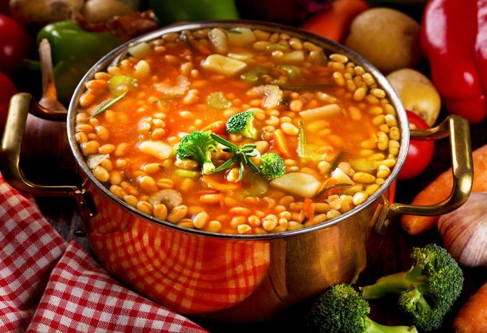 Sup kacang dengan resep rosemary