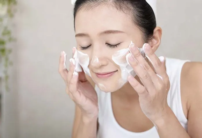 Cuci muka buatan sendiri DIY untuk semua jenis kulit