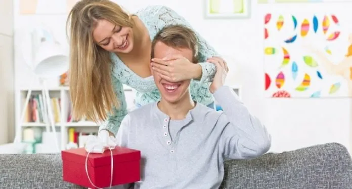 14 ide hadiah buatan tangan untuk suami untuk setiap acara spesial-min