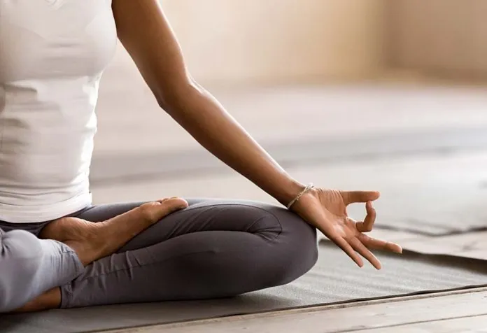 Padmasana (Pose Teratai) – Mengapa Ini adalah Pose Yoga Terbaik?