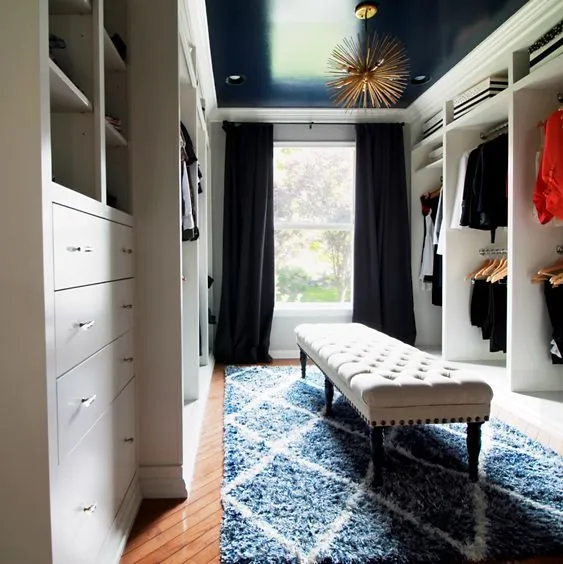 Ide Walk-in Closet Kecil Yang Menarik Secara Visual dan Terjangkau