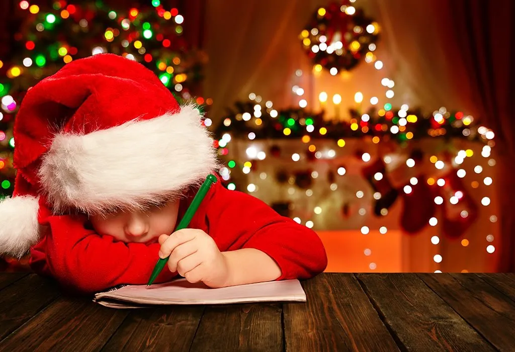 Seorang Anak Berpakaian Sinterklas Menulis Surat