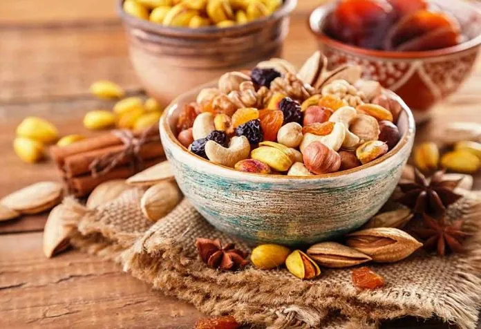 10 Manfaat Mengejutkan dari Buah dan Kacang Kering