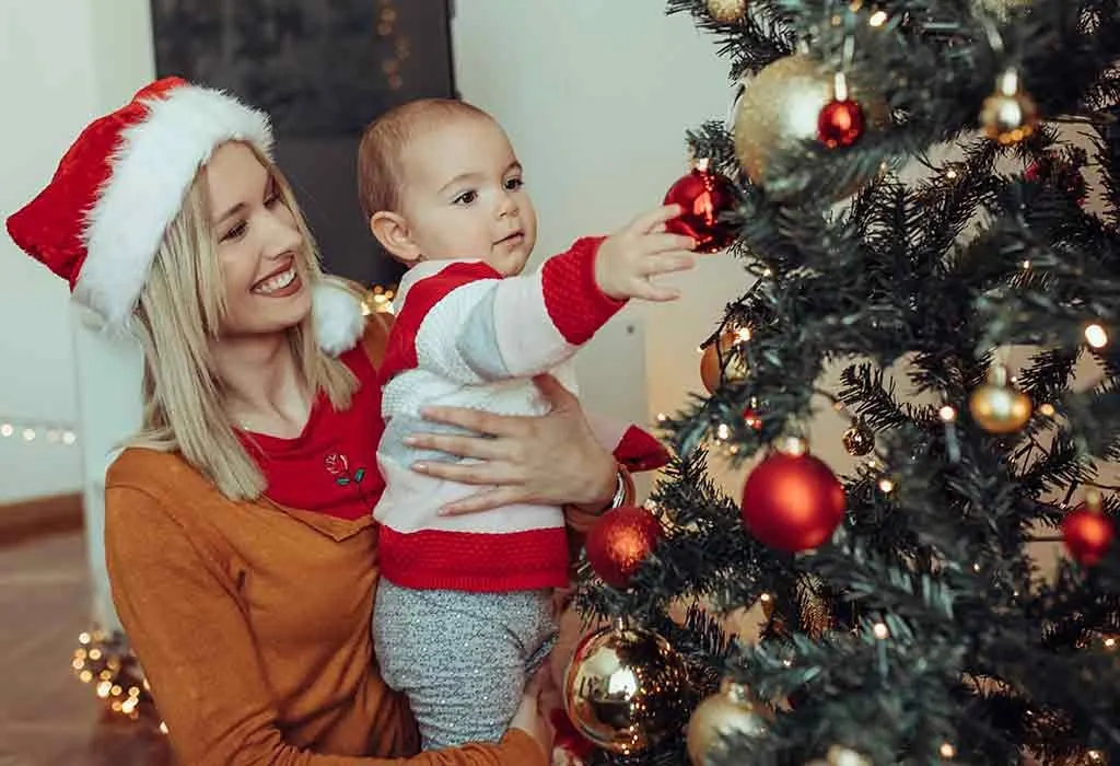 bayi dan pohon natal