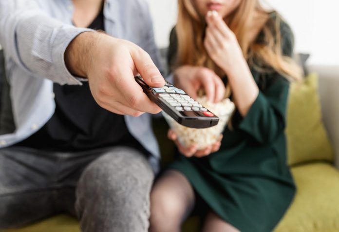 Mungkinkah TV membunuh kehidupan seks Anda?