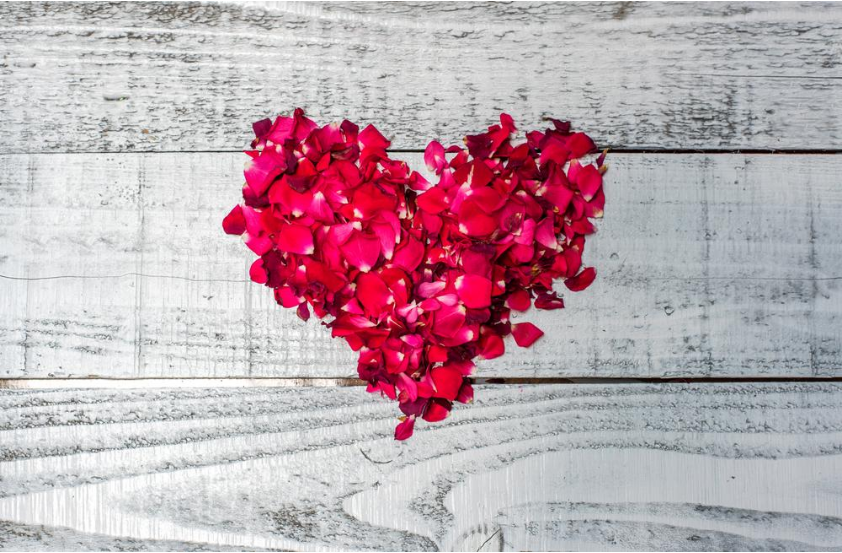 6 Hadiah untuk Mengejutkan Pasangan Anda di Hari Valentine ini